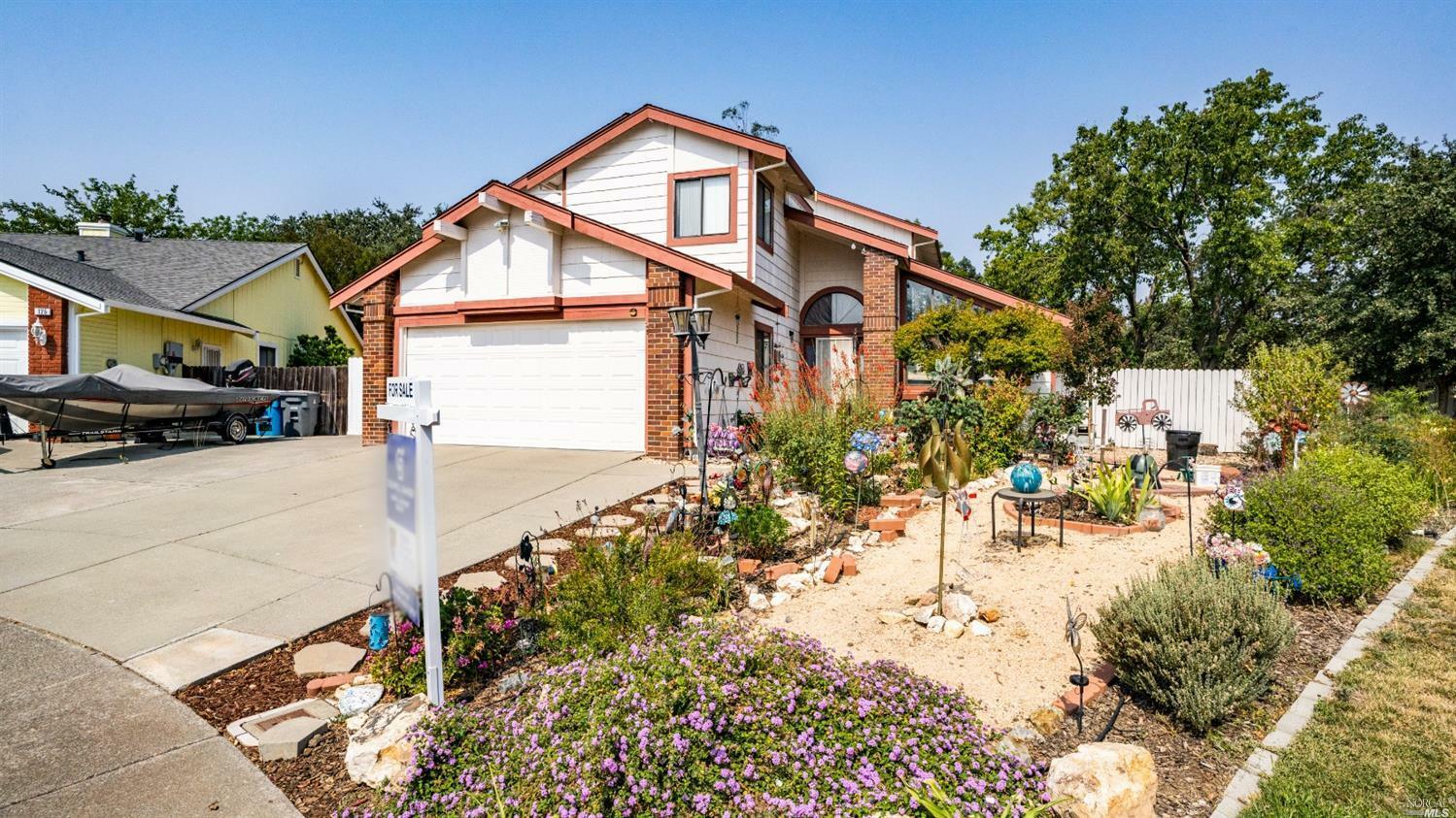 Property Photo:  119 Live Oak Court  CA 95687 