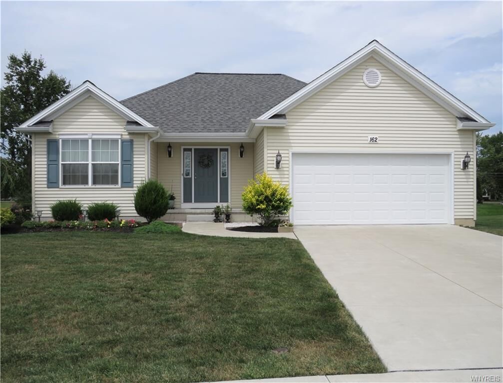 Property Photo:  162 Country Club Drive  NY 14072 