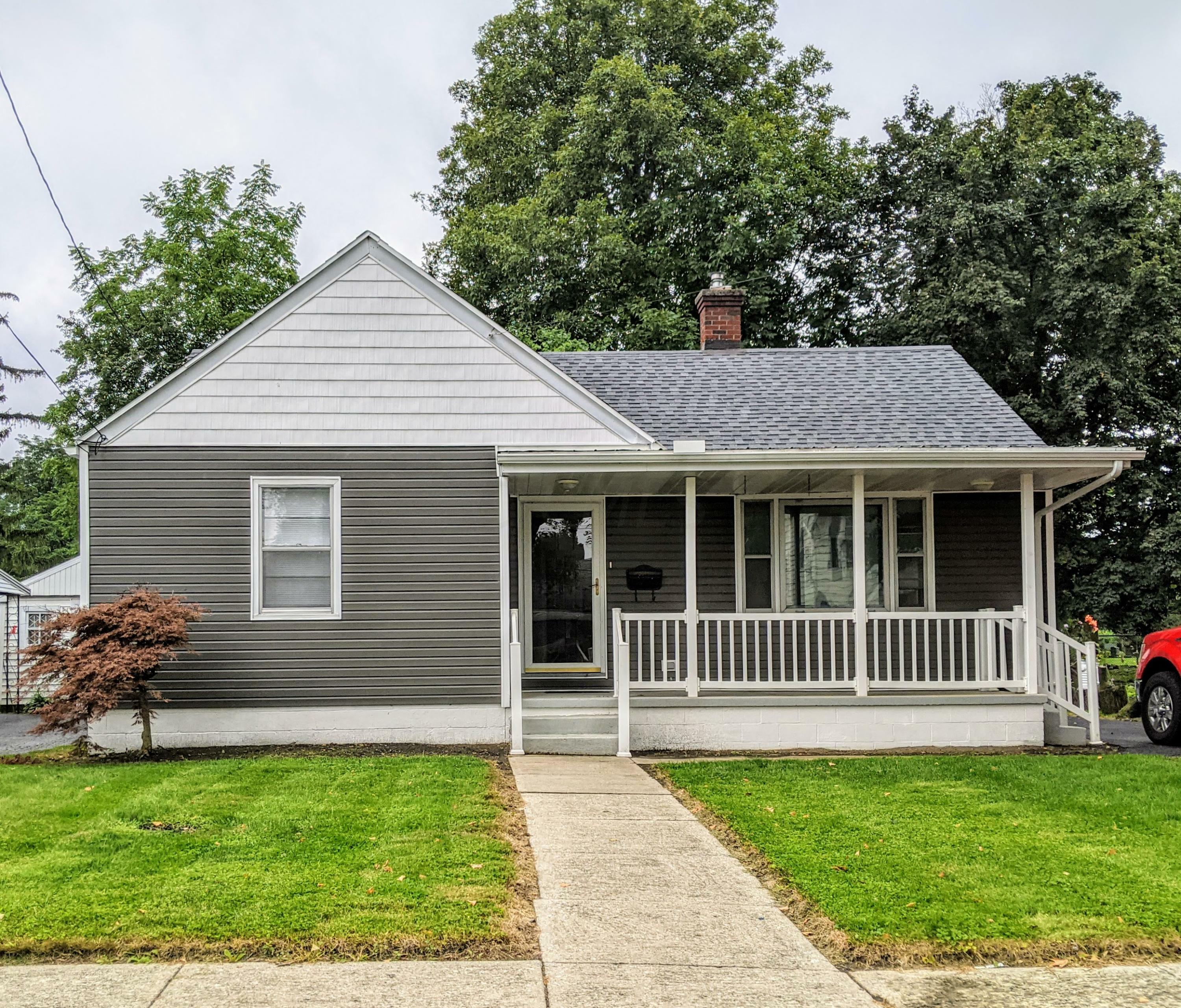 Property Photo: 319 E Walnut Street OH 43302