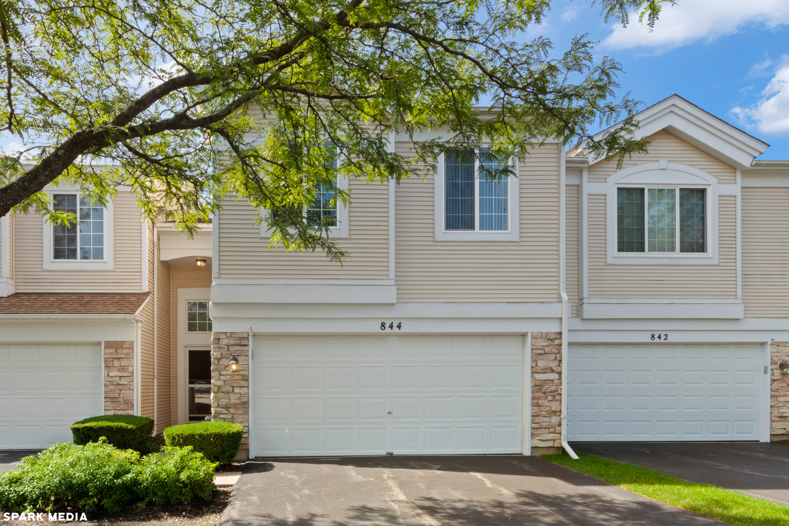 Property Photo: 844 Coronado Court IL 60123