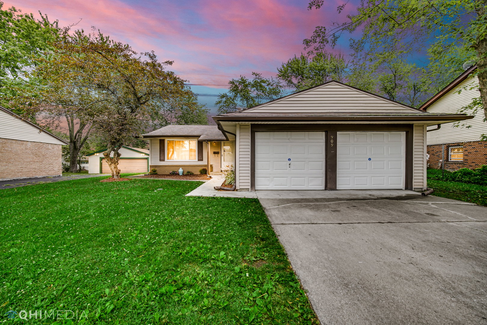 Property Photo: 909 Blackhawk Drive IL 60484