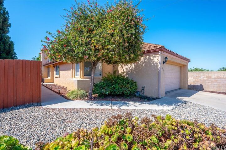 Property Photo: 728 Hawthorn Street CA 93458