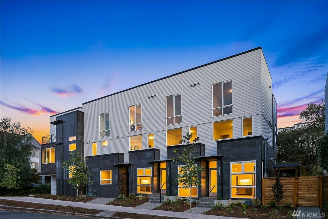 Property Photo: 323 Malden Ave E WA 98112