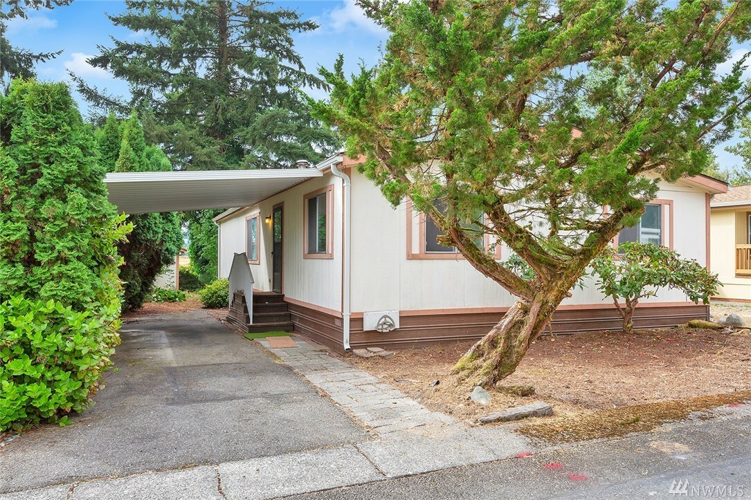 Property Photo:  18425 NE 95th St 35  WA 98052 