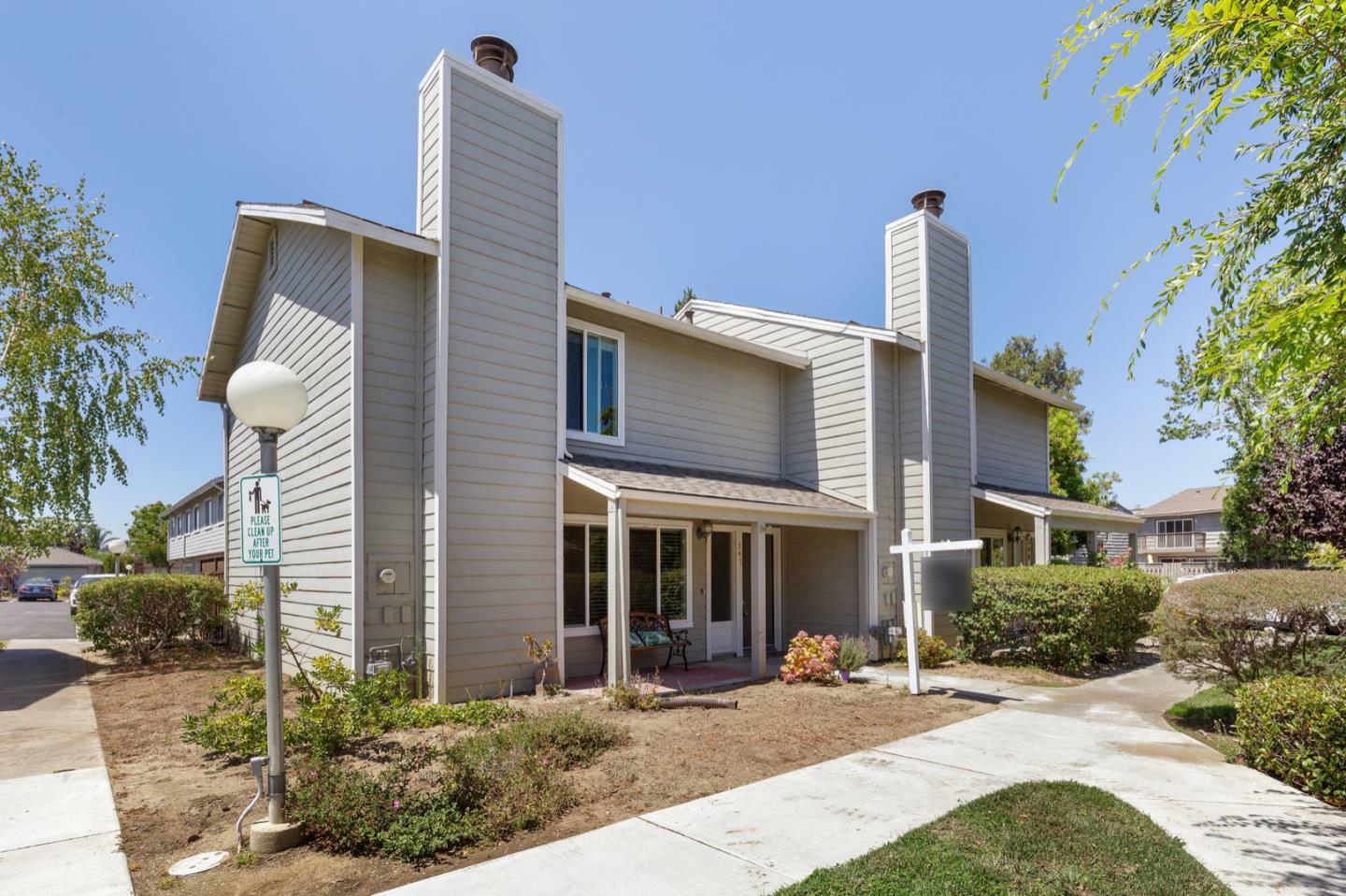Property Photo:  347 Catamaran Street  CA 94404 