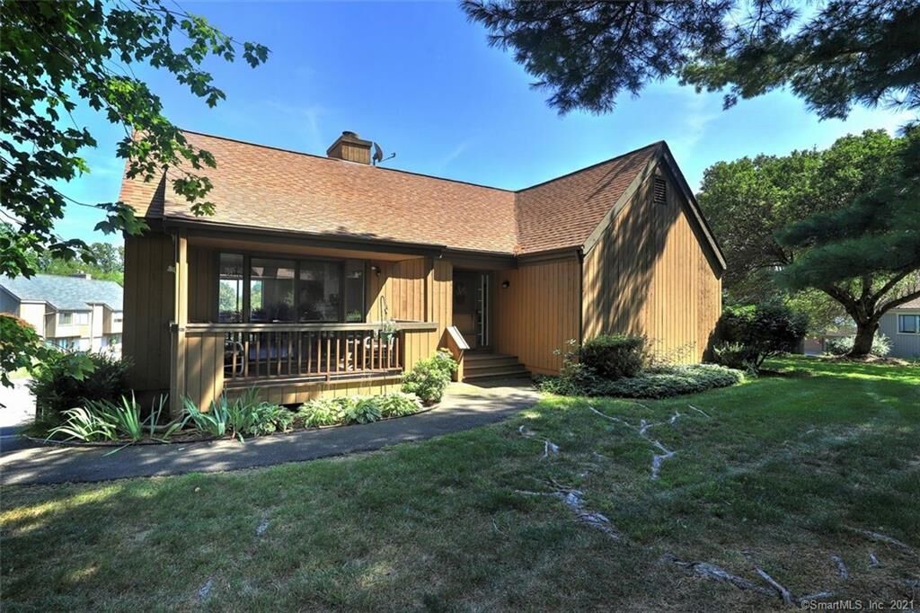 Property Photo: 489 Commanche Lane B CT 06614