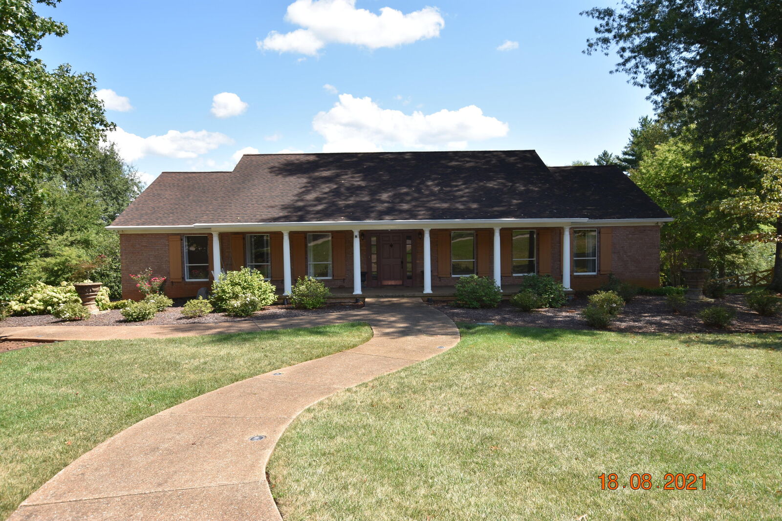 Property Photo: 5204 Hickory Hollow Rd TN 37919