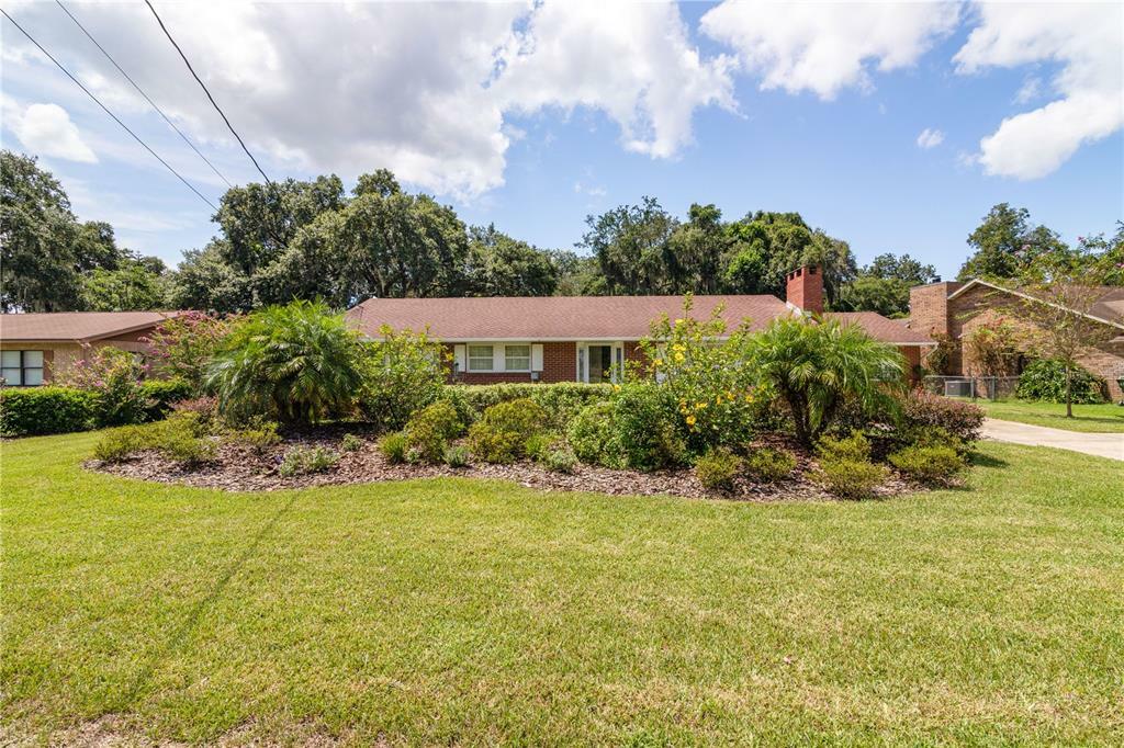 Property Photo:  1007 N Shore Drive  FL 34748 