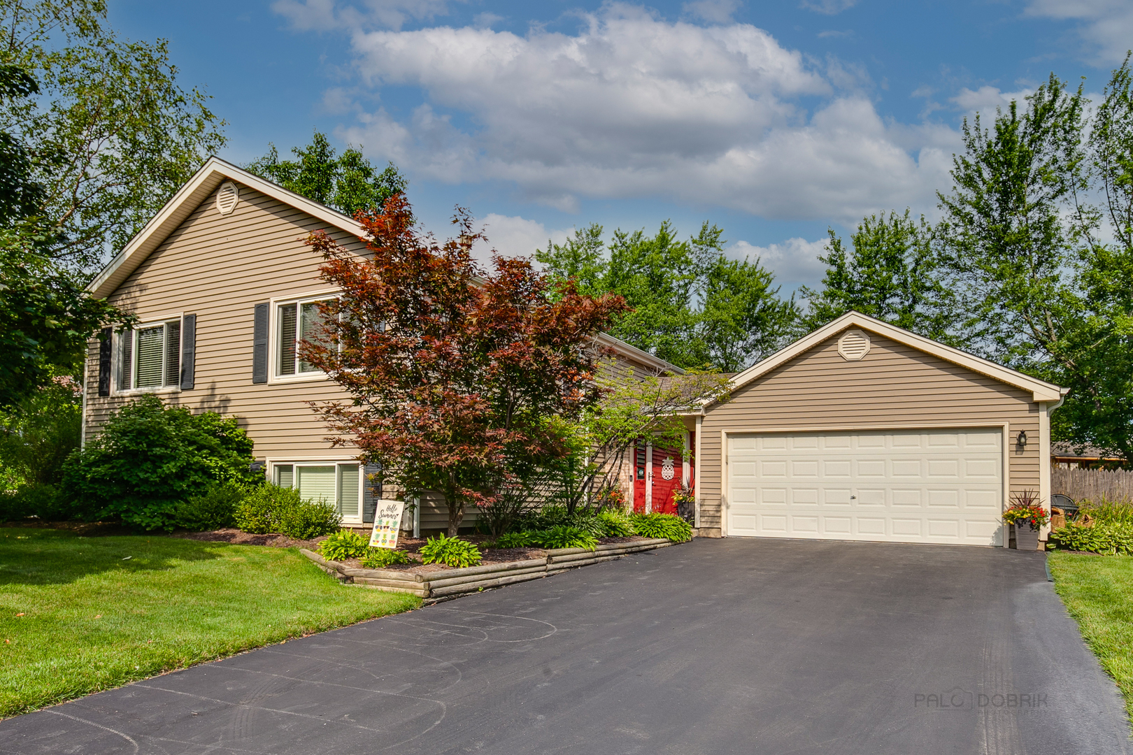 Property Photo:  805 Indigo Court  IL 60047 