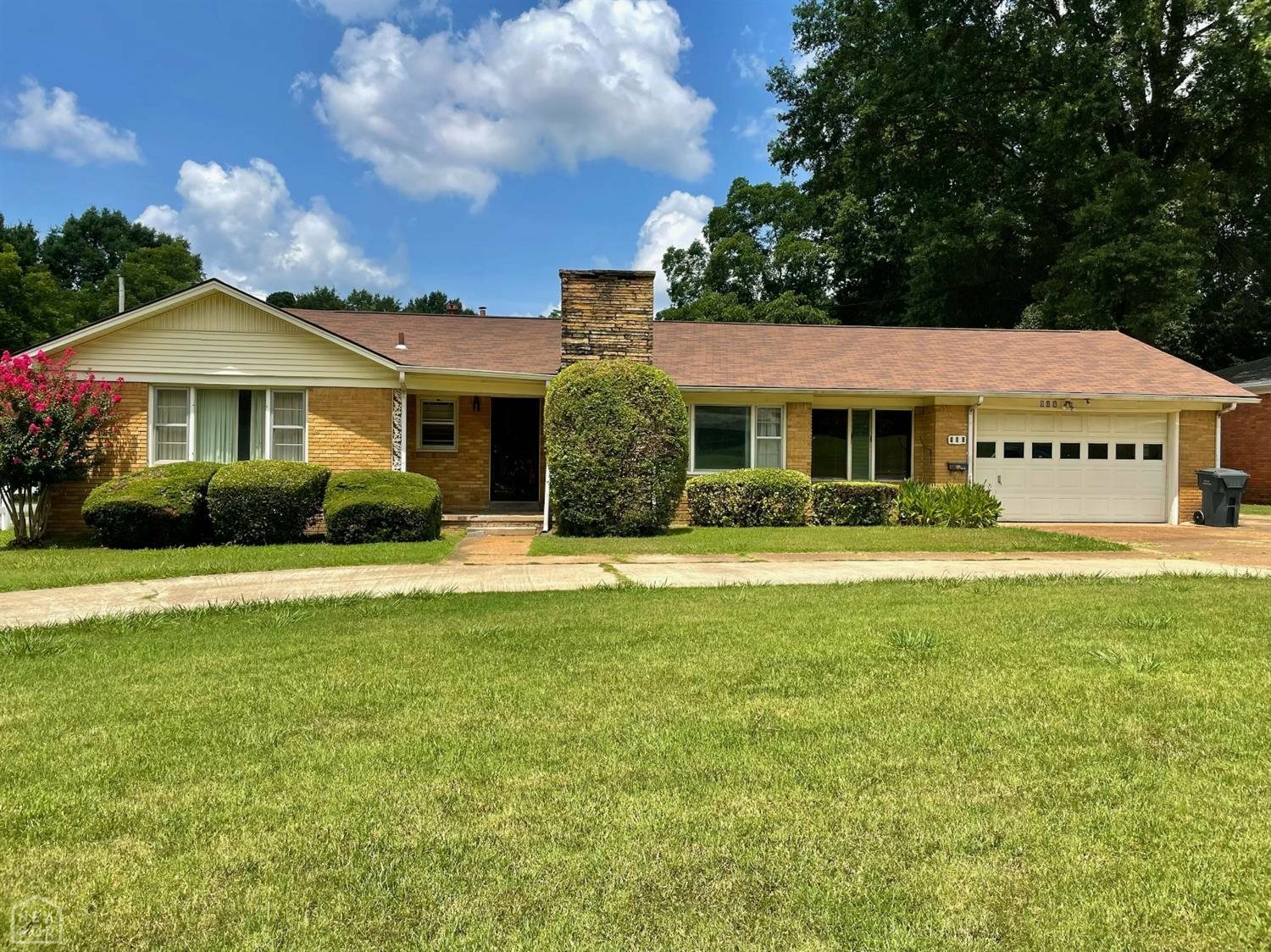 Property Photo: 906 W Nettleton Avenue AR 72401