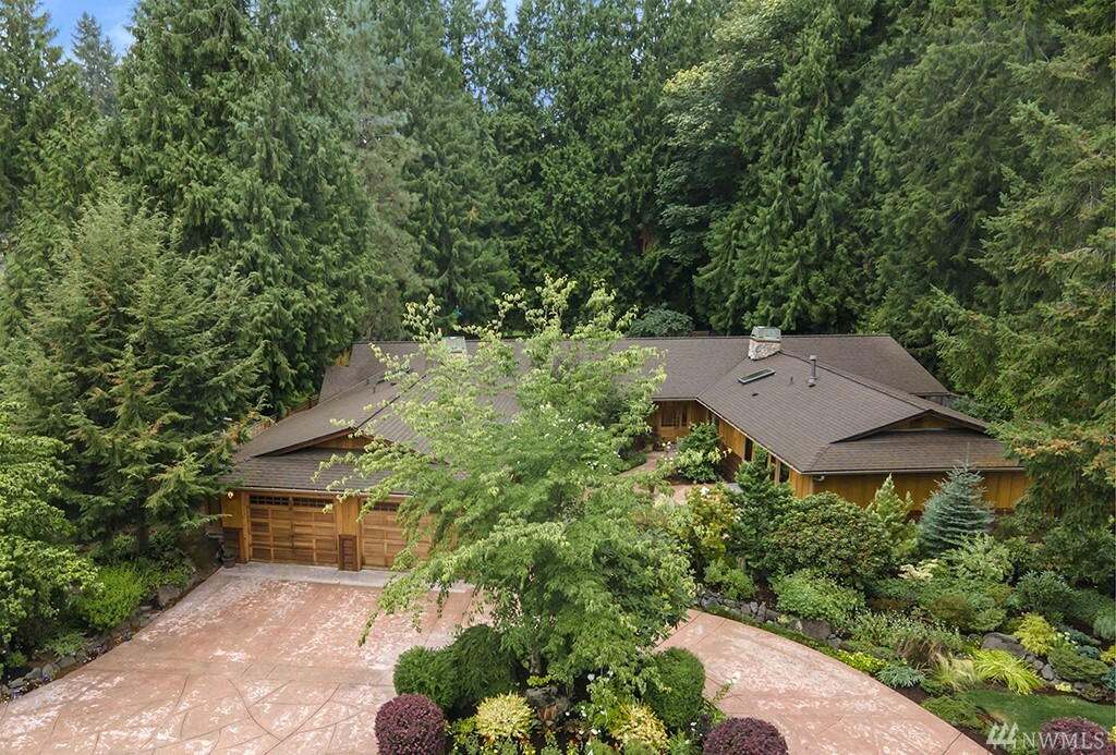 Property Photo:  21660 SE 33rd Place  WA 98075 