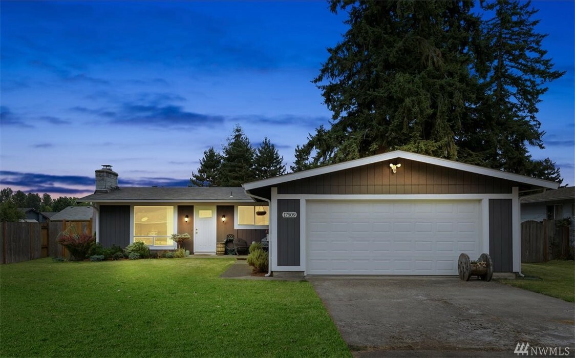 Property Photo:  17509 SE 267th Place  WA 98042 