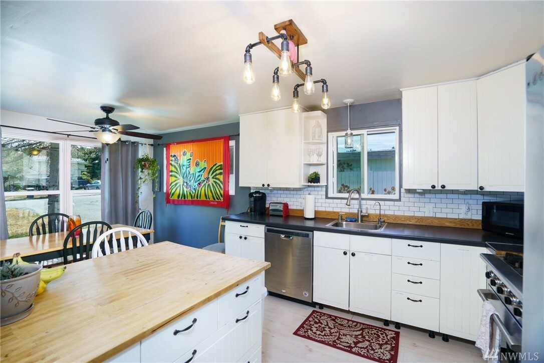 Property Photo: 1702 36th St WA 98221