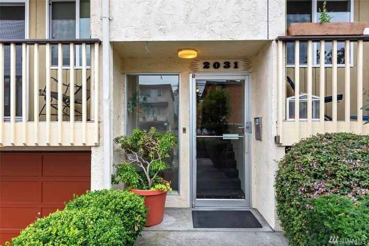 Property Photo:  2031 NW 59th St 202  WA 98107 