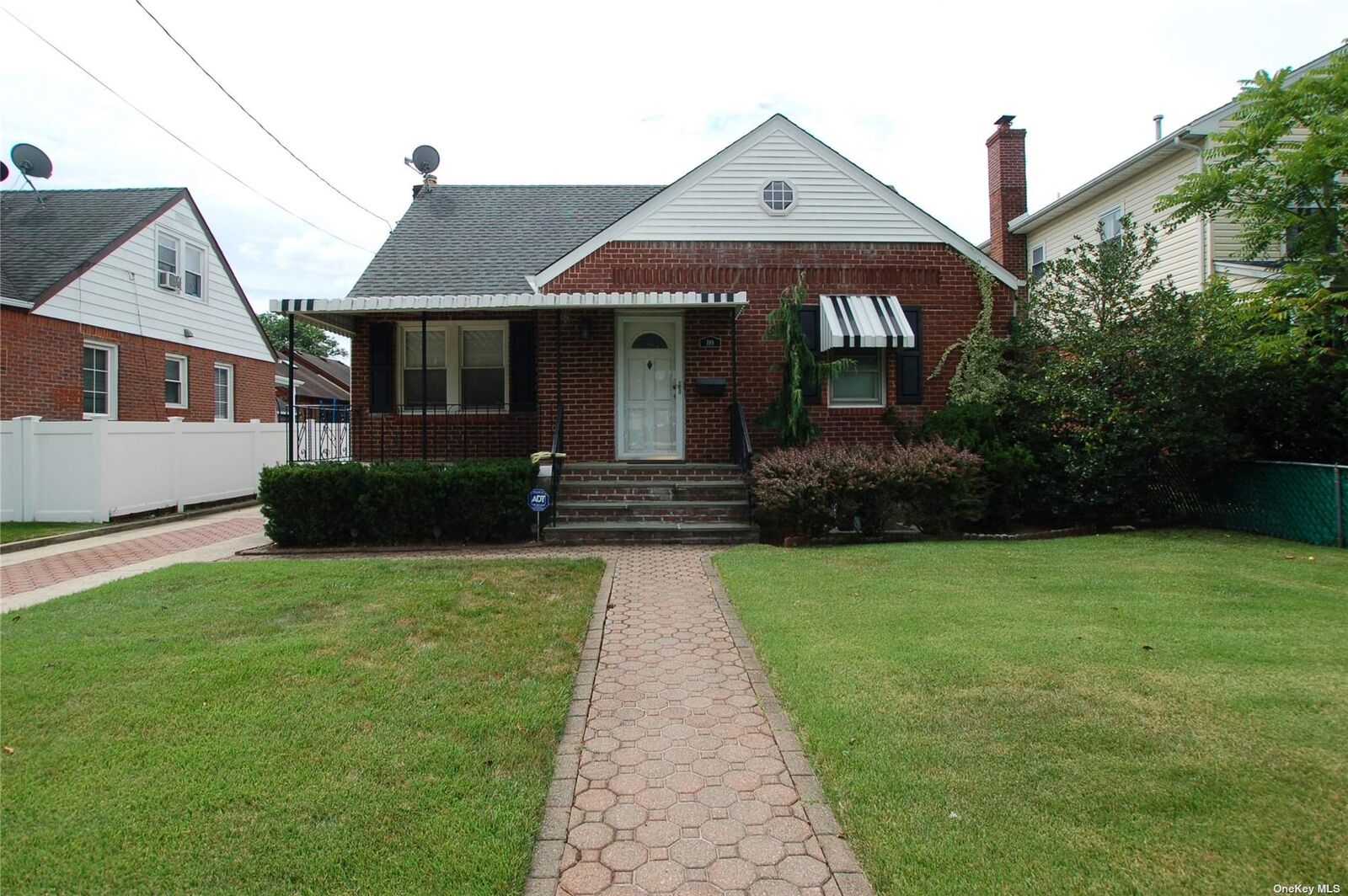Property Photo:  199 Nassau Boulevard  NY 11040 