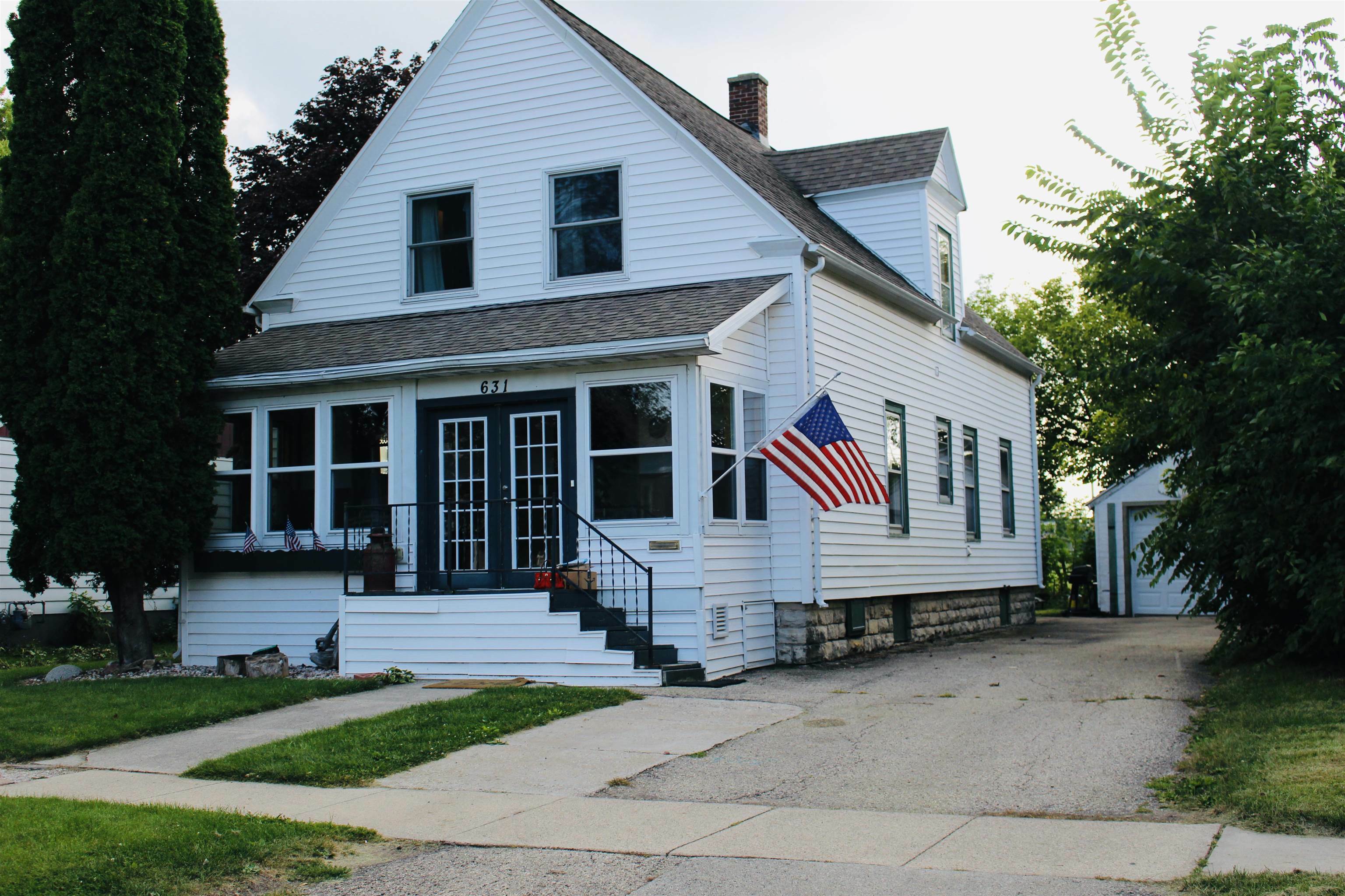 Property Photo:  631 Florida Avenue  WI 54937 