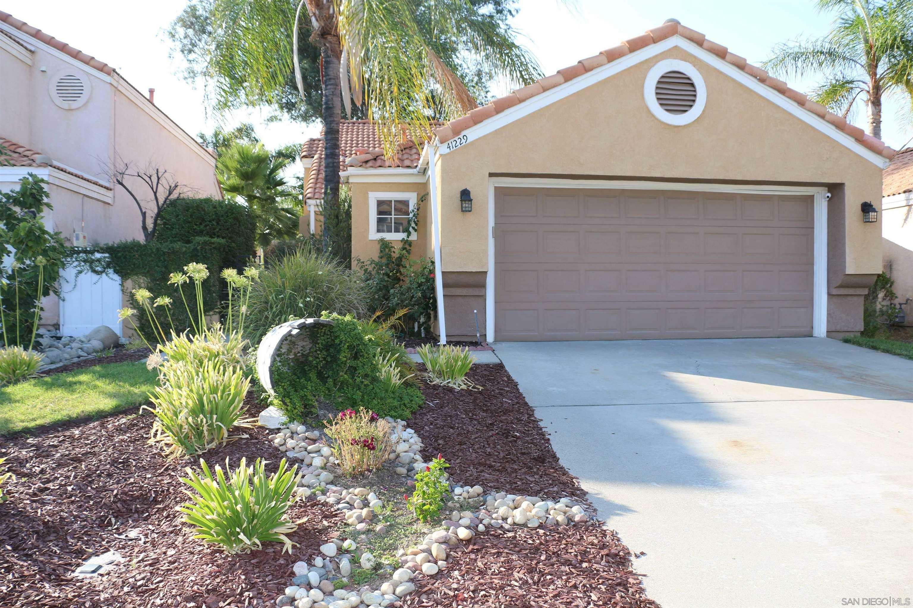 Property Photo:  41229 Lace Cir  CA 92562 