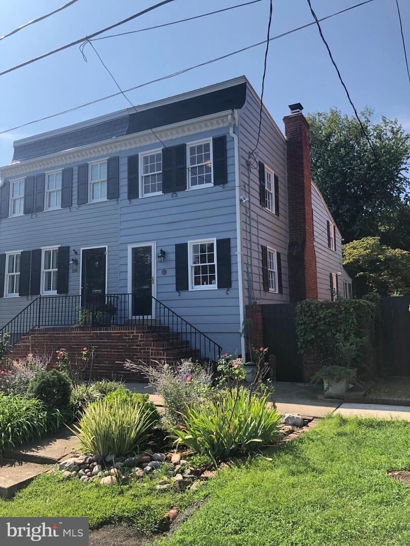 Property Photo:  212 Franklin Street  VA 22314 