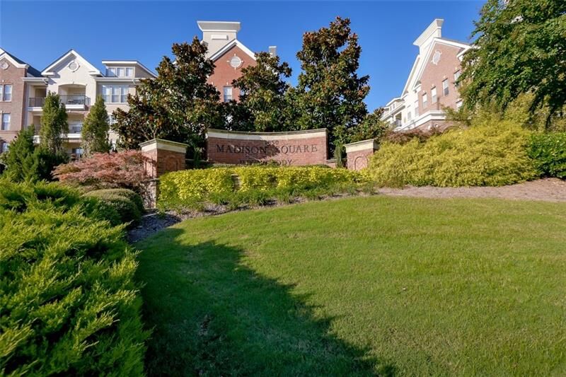 Property Photo: 1850 Cotillion Drive 1102 GA 30338