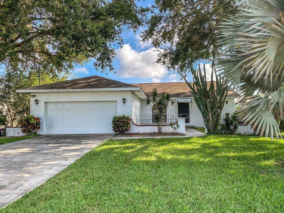 Property Photo:  319 Flamingo Drive  FL 33572 