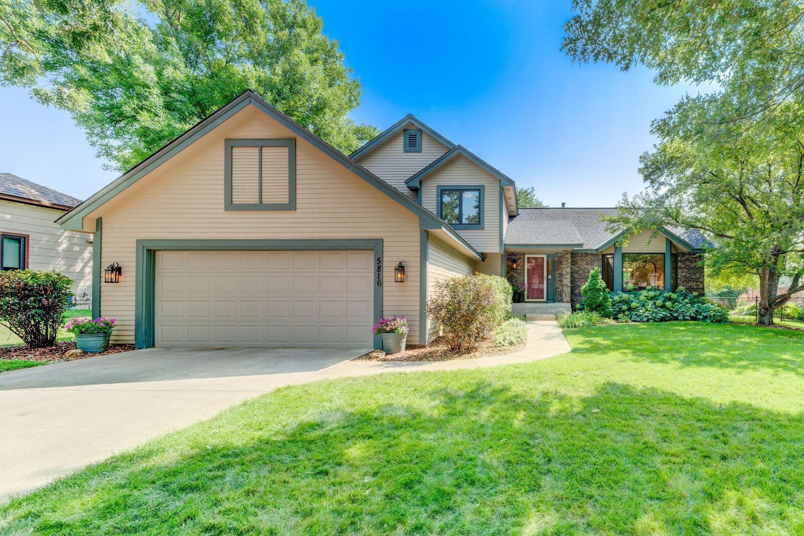 Property Photo:  5816 Royal Oaks Drive  MN 55126 
