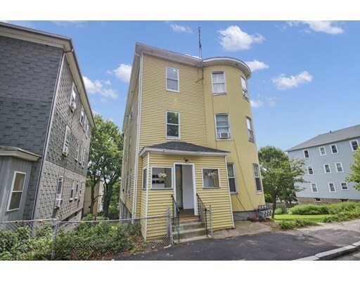 Property Photo:  9 Lund Street  MA 01607 