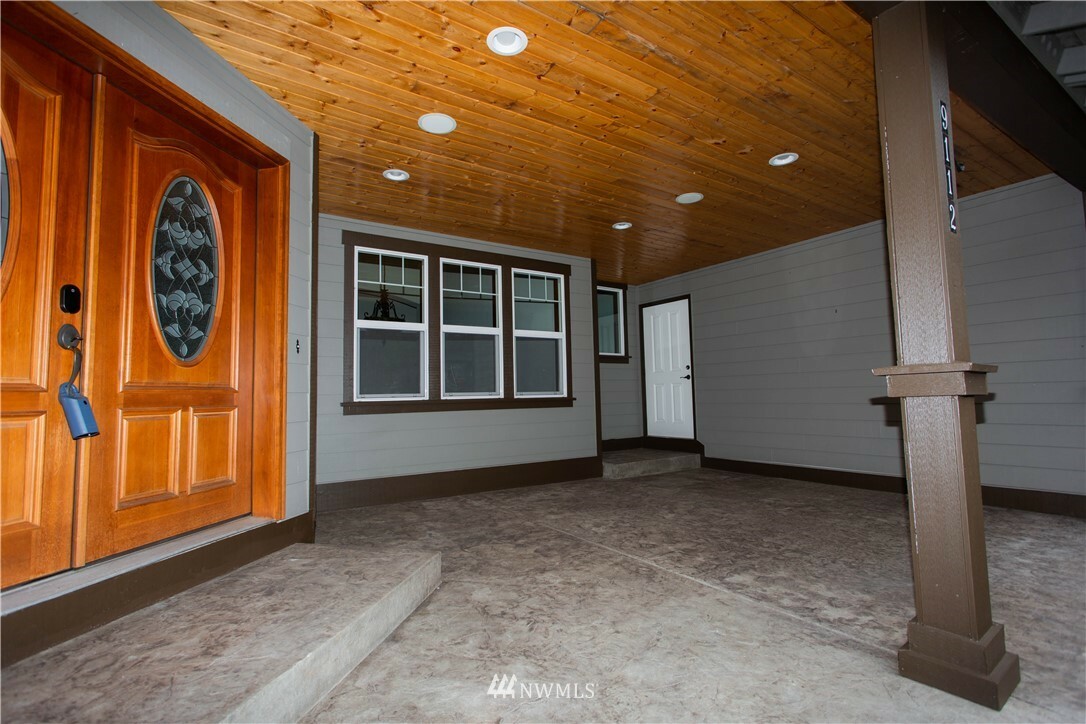 Property Photo:  9112 266th Street E  WA 98338 