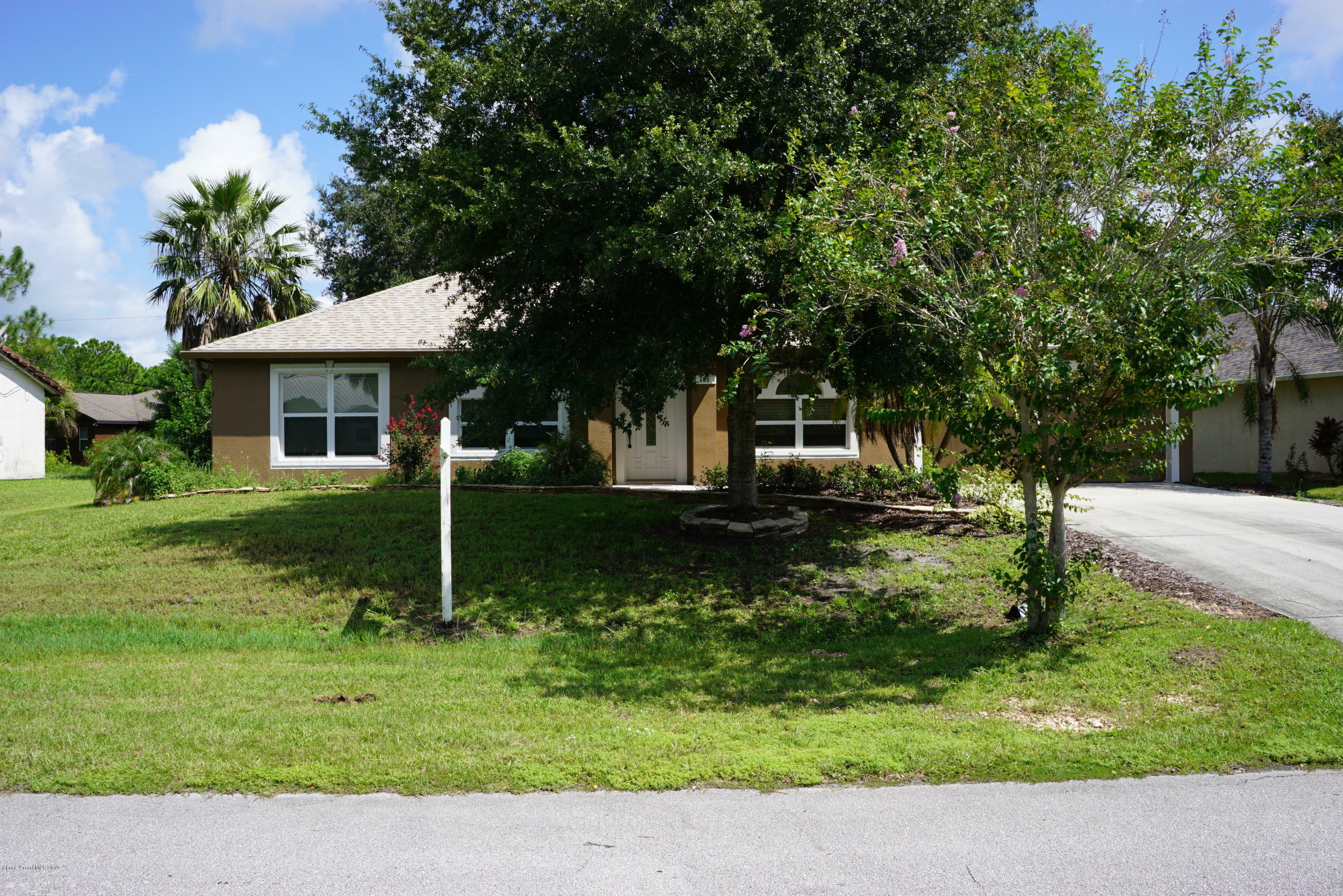 Property Photo:  701 Ballon Terrace SE  FL 32909 