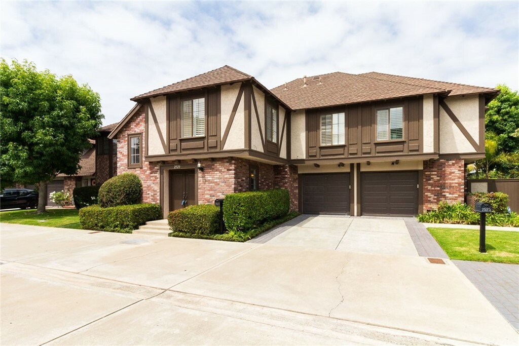 Property Photo: 2523 E 16th Street 8 CA 92663