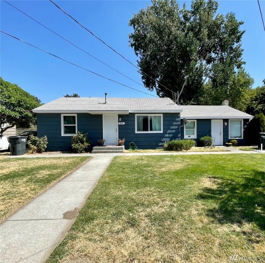 Property Photo: 609 SE Elm Ave WA 99324