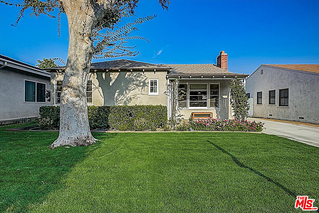 Property Photo:  1444  N Myers St  CA 91506 