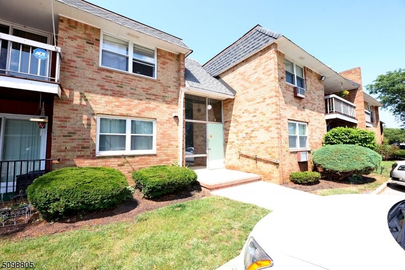 Property Photo: 798 Eves Dr 1J NJ 08844