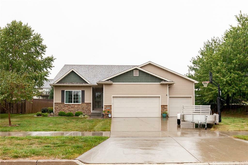 Property Photo:  2945 Windsor Drive  IA 50211 