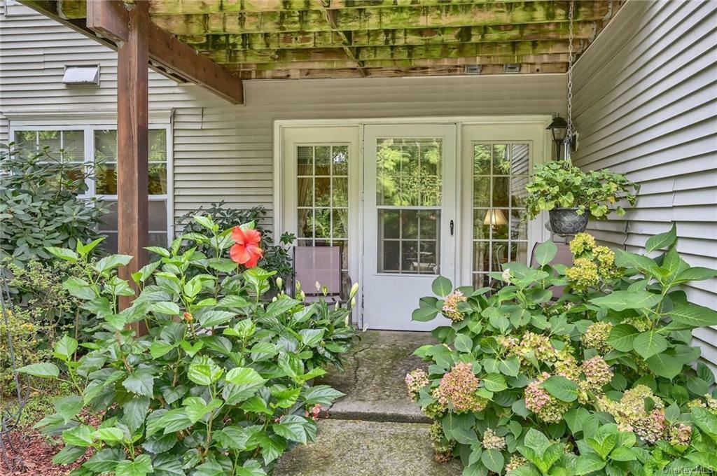 Property Photo:  1128 Washington Green  NY 12553 