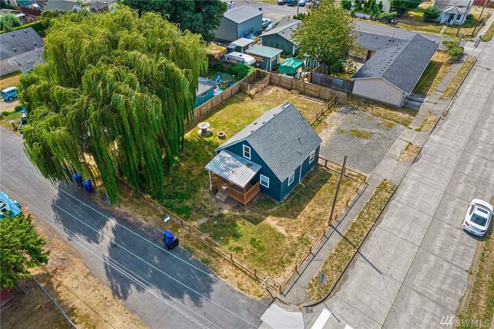 Property Photo:  1519 N 3rd Ave  WA 98626 