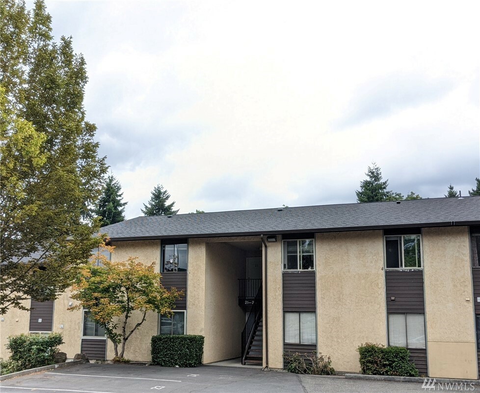Property Photo: 12424 NE 145th St C23 WA 98034