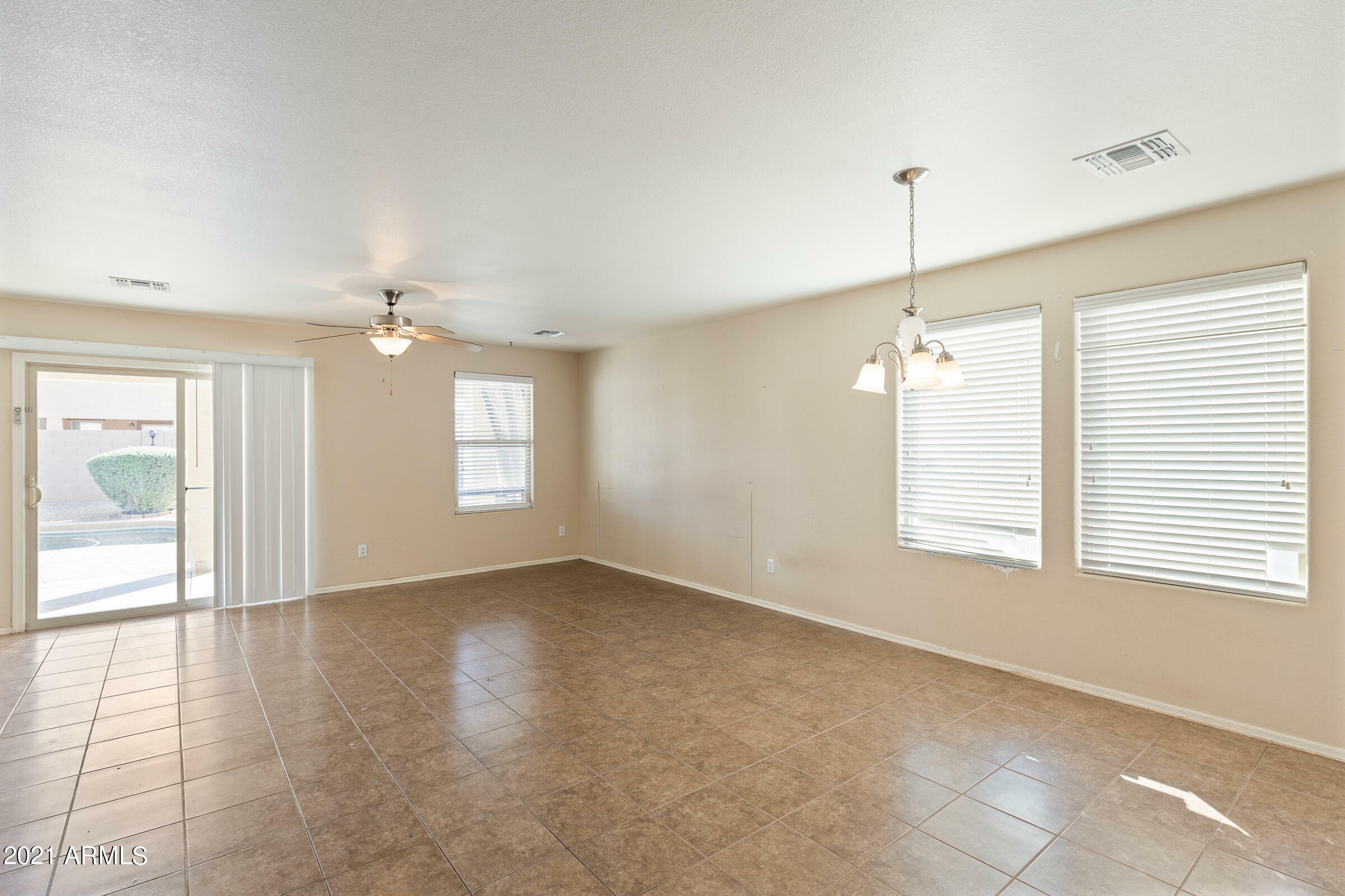 Property Photo:  881 E Daniella Drive  AZ 85140 