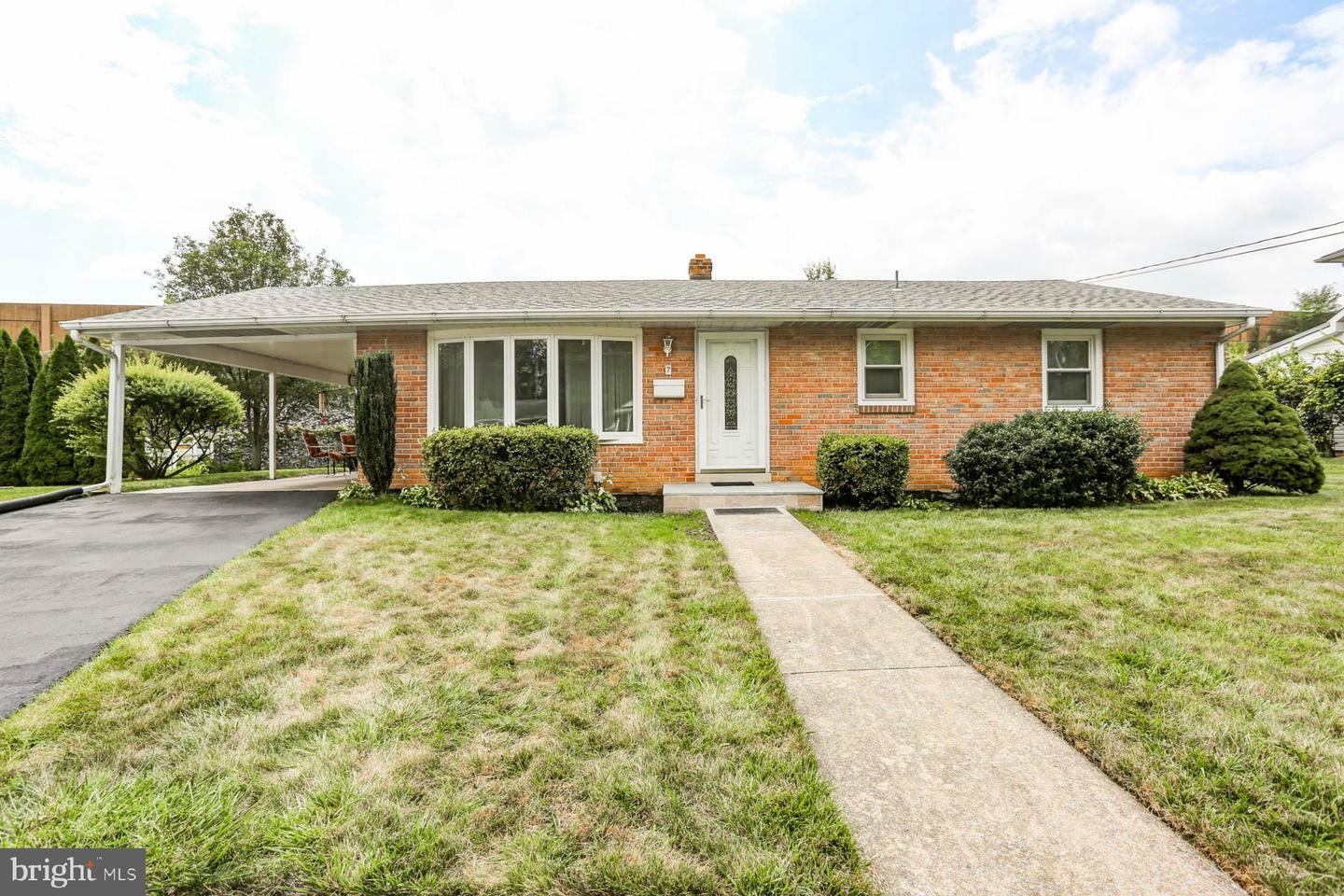 Property Photo:  7 Oakwood Circle  PA 17011 