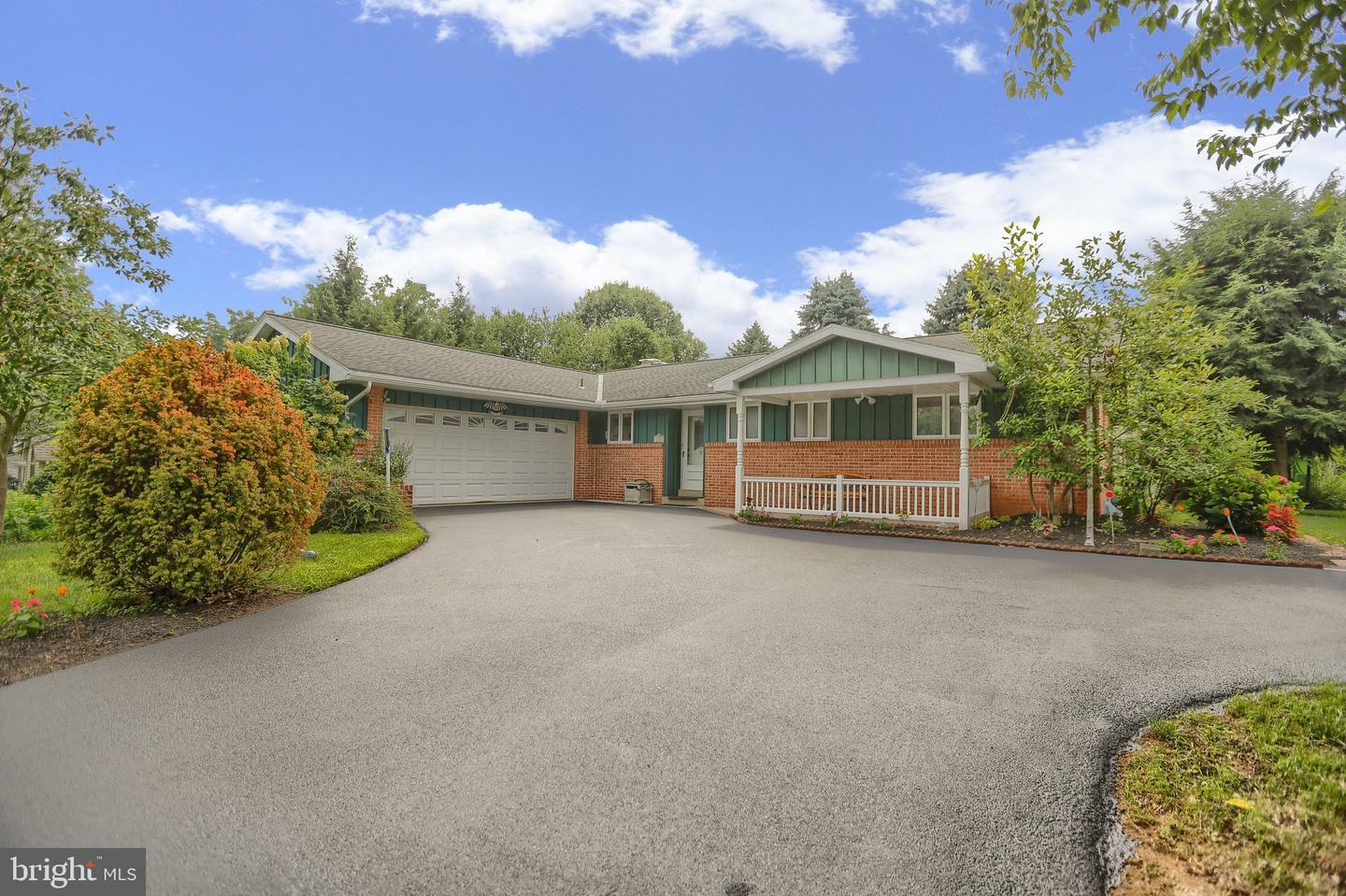 Property Photo:  338 Sun Valley Drive  PA 17540 