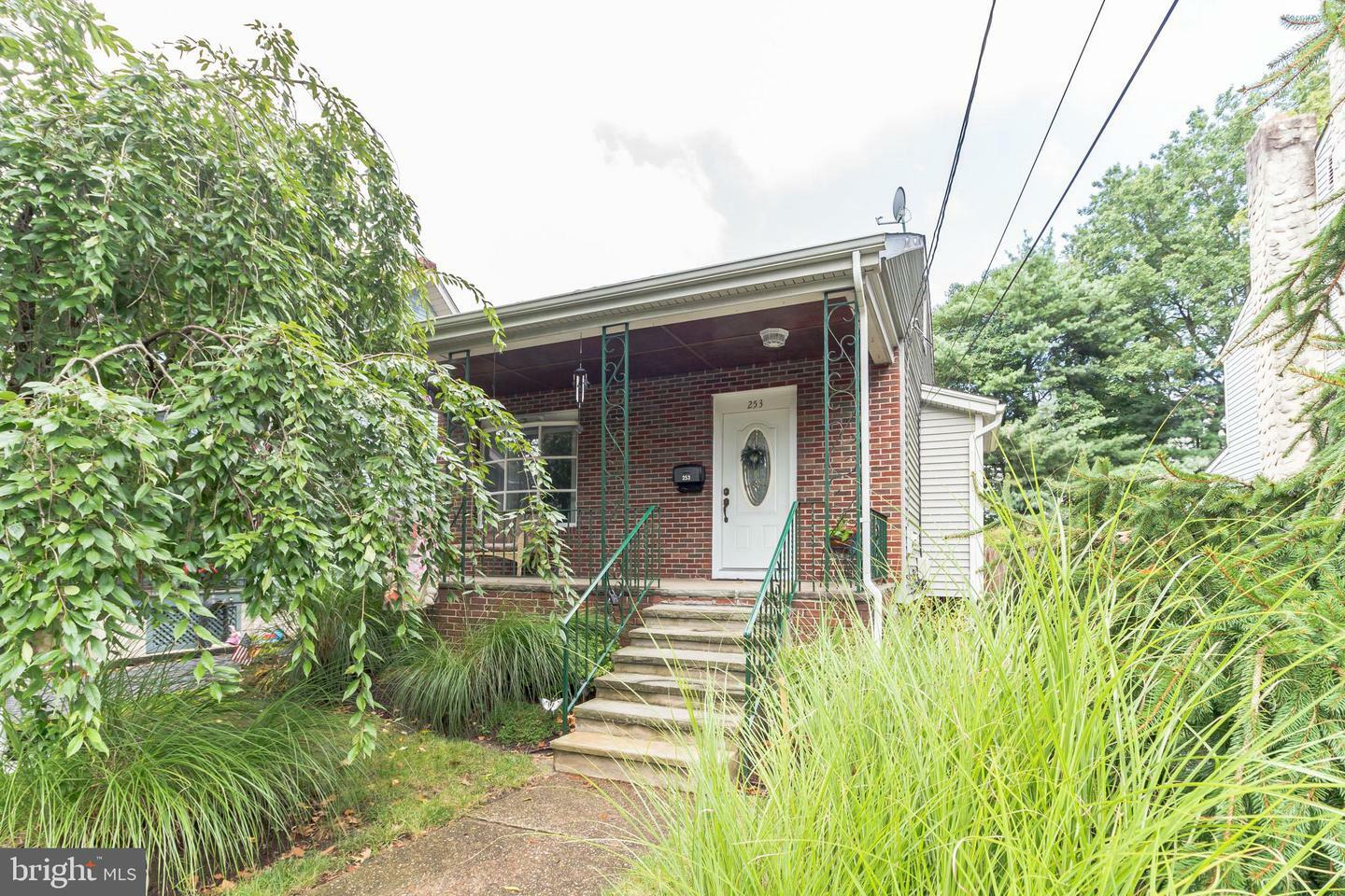 Property Photo:  253 Crestmont Terrace  NJ 08108 