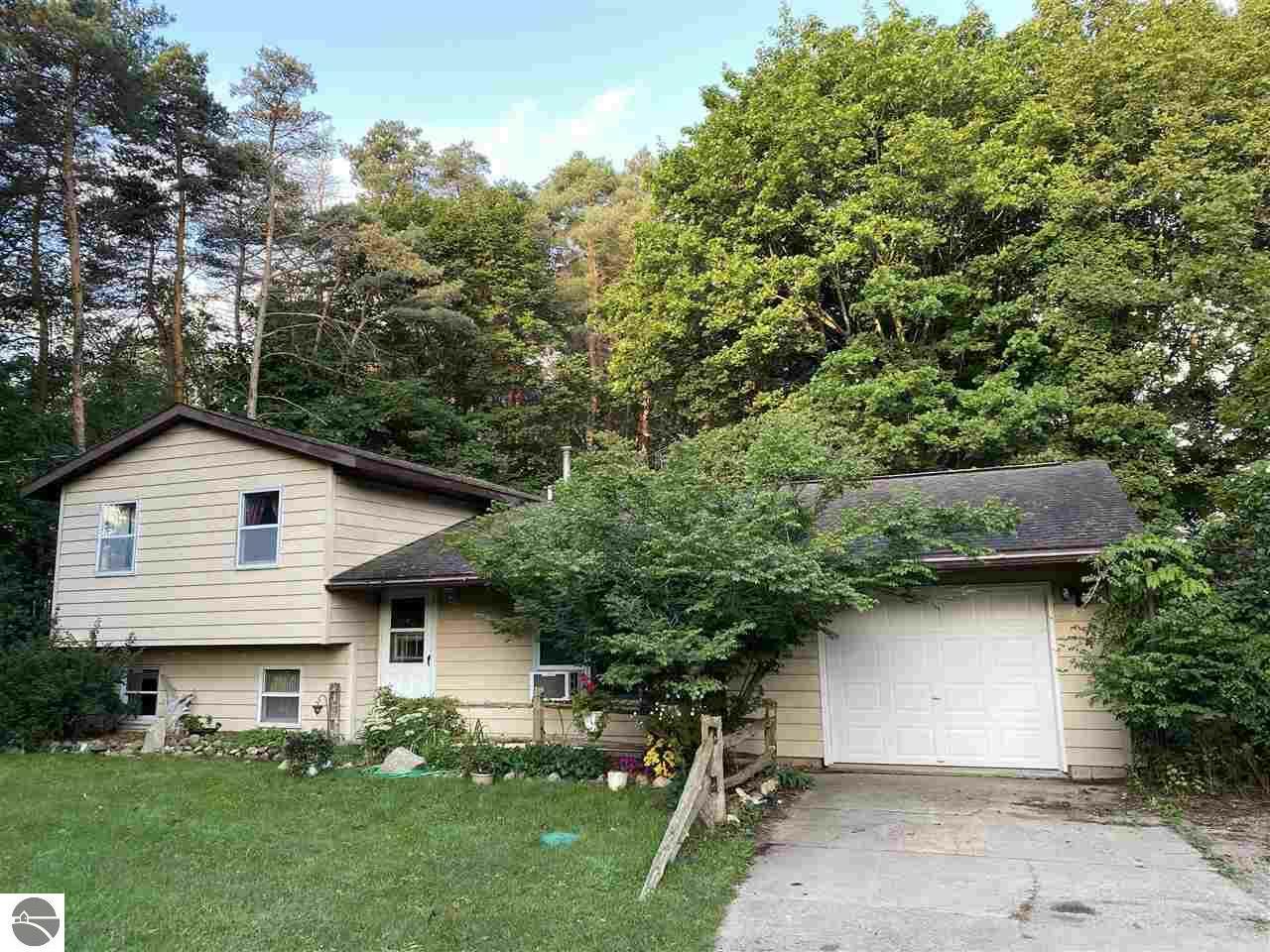 Property Photo:  3837 Lindy Lane  MI 48893 