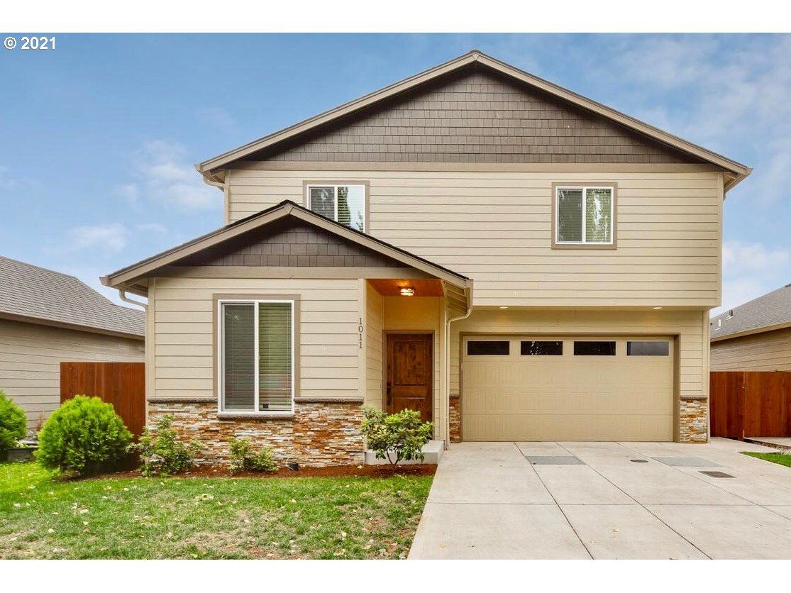 Property Photo:  1011 SW 24th Way  WA 98604 