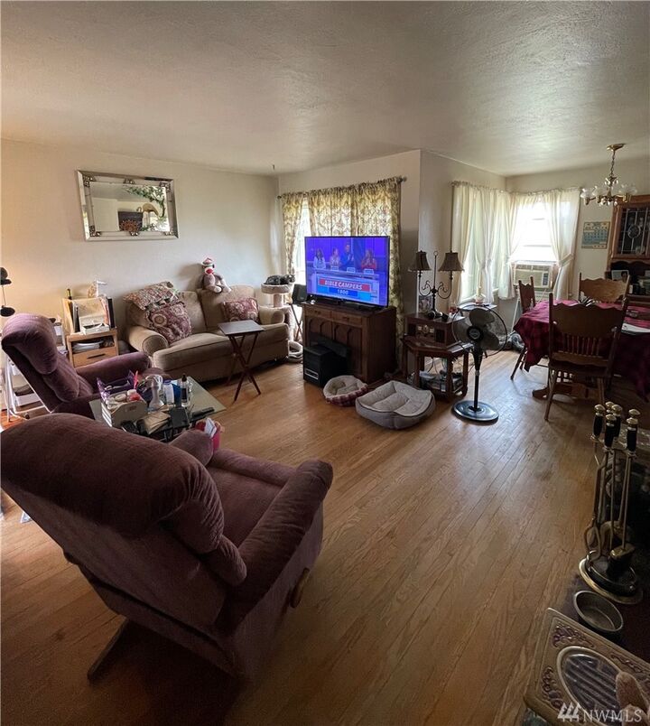 Property Photo:  1060 C St SW  WA 98823 