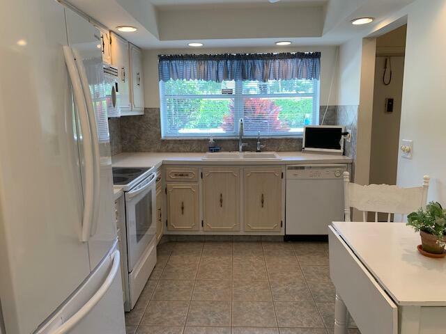 Property Photo: 2016 S Federal Highway E102 FL 33435