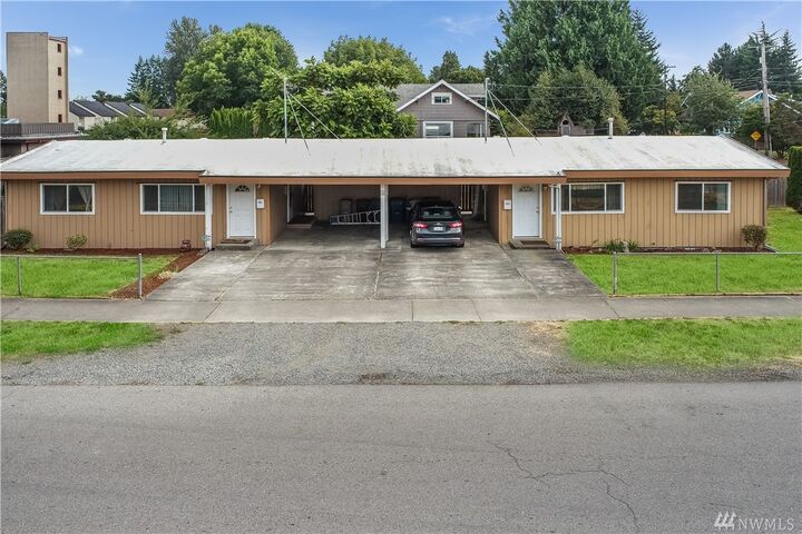 Property Photo:  522 W Crow St  WA 98032 