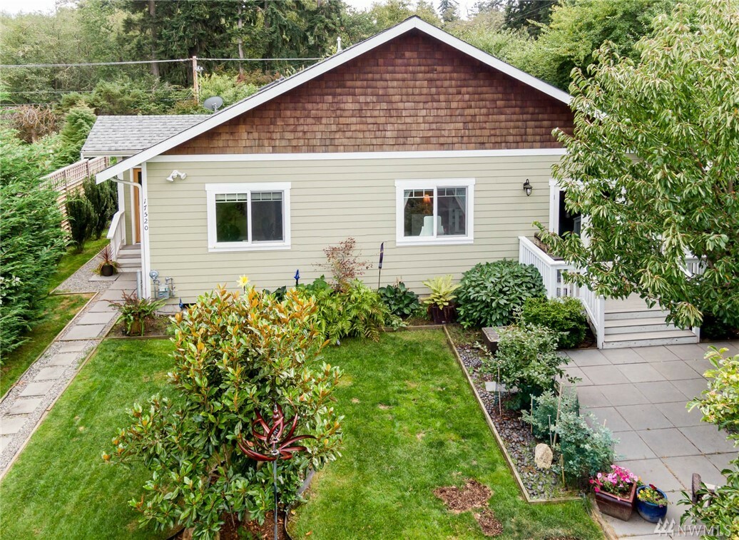 Property Photo:  17520 107th Ave SW  WA 98070 