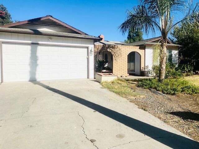 Property Photo:  14 S Olive Street  CA 93245 
