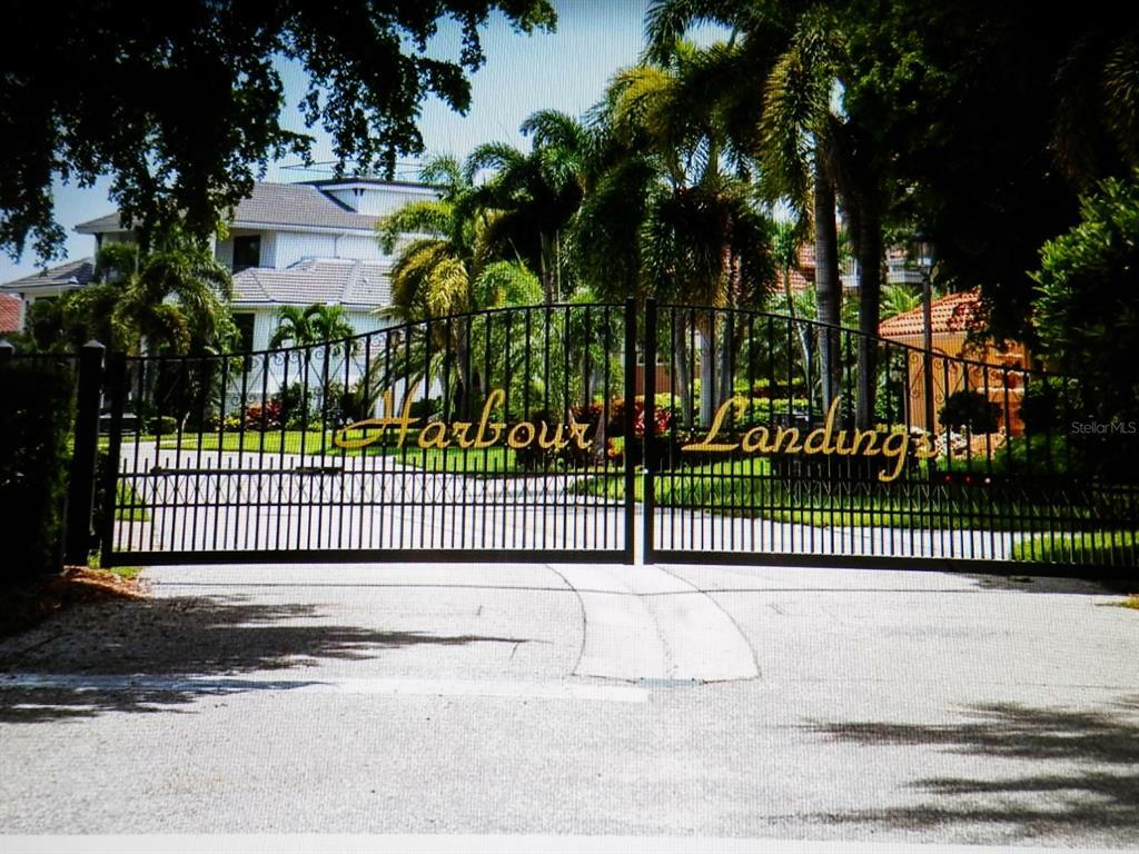 Property Photo: 12526 Safe Harbour Drive FL 34215