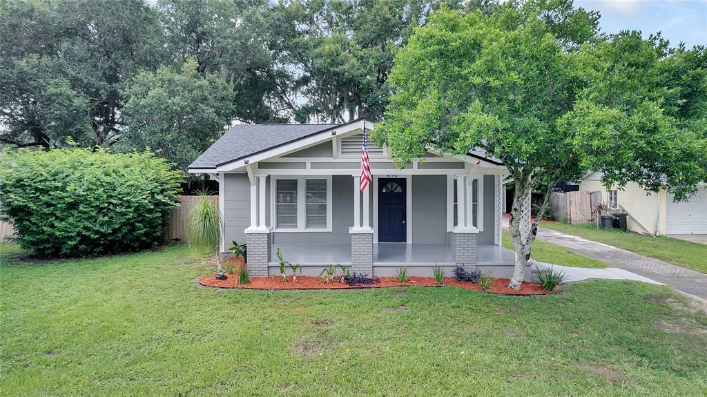 Property Photo:  490 E Lakeview Avenue  FL 32726 