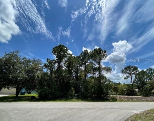 Property Photo: 736 Doverbrook Road NW FL 32907